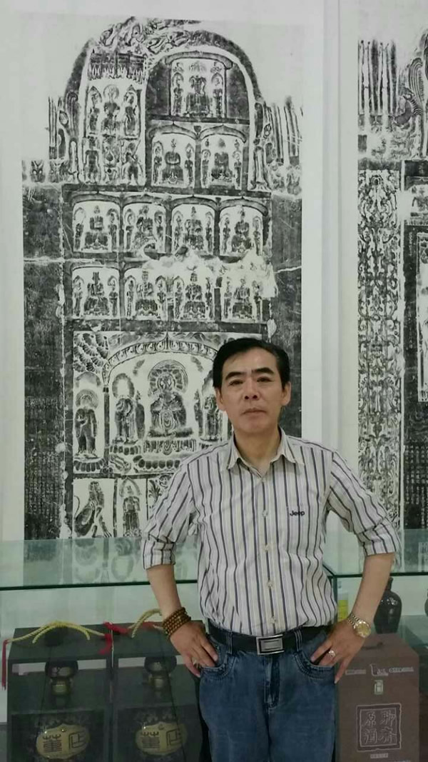 在汉画石拓片前