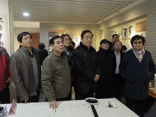 与中国书法家协会主席苏士澍先生及著名书法家参观展览