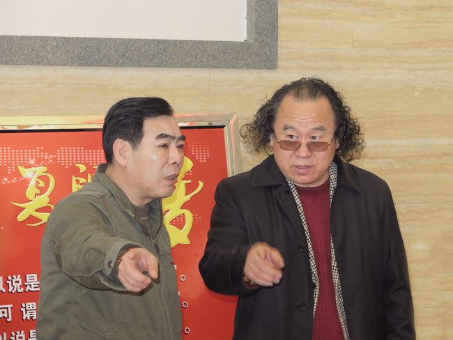 与中国书法家协会理事、著名书法家赵长刚先生交谈